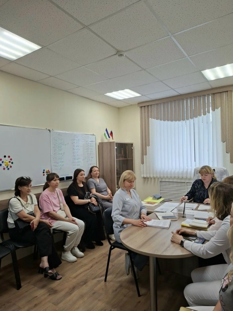 Театр начинается с вешалки , а поликлиника с медицинских регистраторов и администраторов